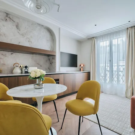 Nestay Les Halles Apartahotel 4*