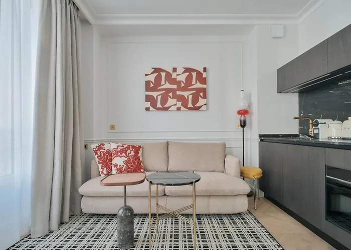 Aparthotel Nestay Les Halles 4*