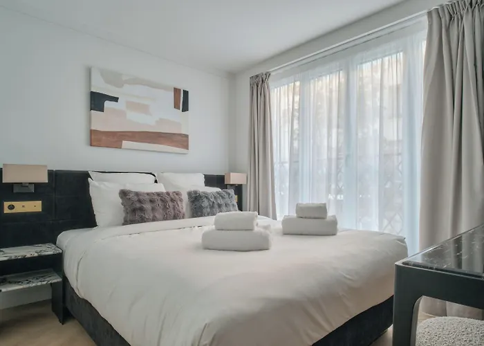 Aparthotel Nestay Les Halles 4*