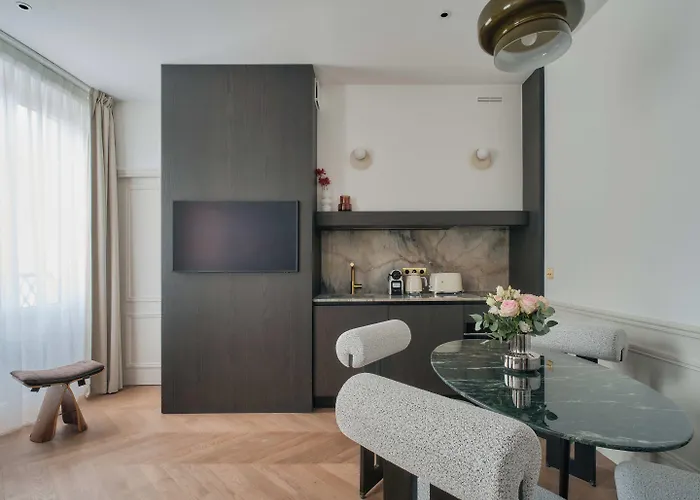 Nestay Les Halles Aparthotel 4*