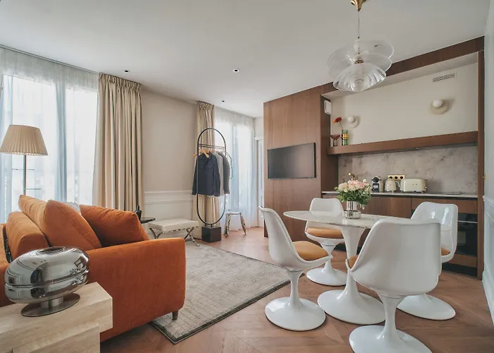 Aparthotel Nestay Les Halles 4*